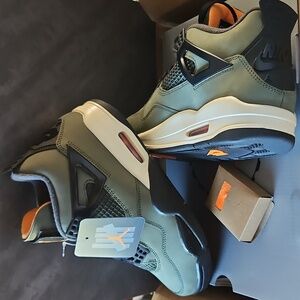 Undefeated Jordan 4 Retro 2025 Sneaker Size 7 Mens 8.5 Womens NEW